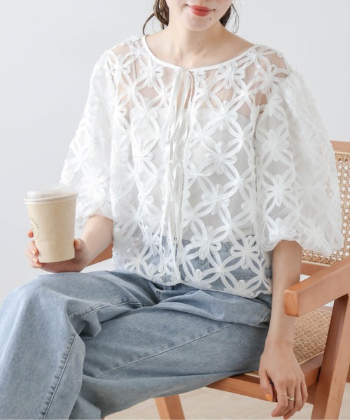 La-gemme(ラジェム)の「2way花柄シアートップス(シャツ/ブラウス・レディース・ブラック/ホワイト・フリー)」の8枚目の写真