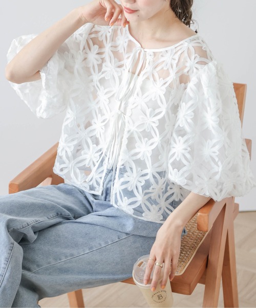 La-gemme(ラジェム)の「2way花柄シアートップス(シャツ/ブラウス・レディース・ブラック/ホワイト・フリー)」の9枚目の写真