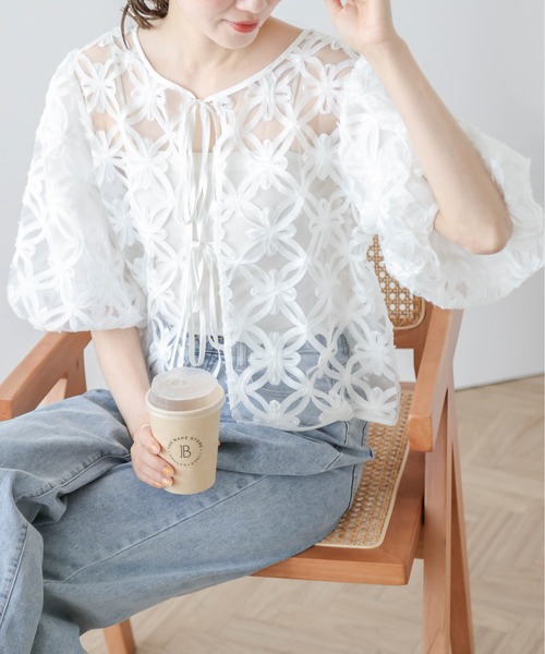 La-gemme(ラジェム)の「2way花柄シアートップス(シャツ/ブラウス・レディース・ブラック/ホワイト・フリー)」の10枚目の写真