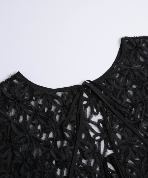 La-gemme(ラジェム)の「2way花柄シアートップス(シャツ/ブラウス・レディース・ブラック/ホワイト・フリー)」の21枚目の写真