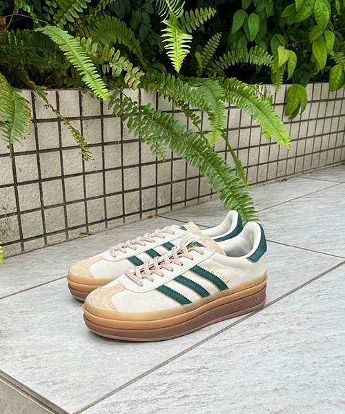 adidas Originals(アディダスオリジナルス)の「GAZELLE BOLD W(スニーカー・レディース・ホワイト系その他・23.5cm/24.0cm/24.5cm/23.0cm/22.5cm/25.0cm)」の1枚目の写真