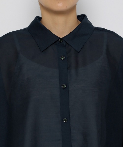 Elura（エルーラ）の「アイロンいらずセミシアシャツ/135291（シャツ/ブラウス・レディース・ブラウン系その他/ブルー/ネイビー・LARGE/MEDIUM）」の21枚目の写真