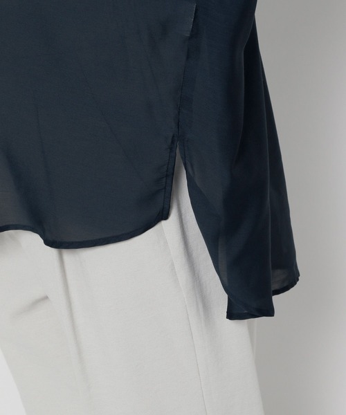 Elura（エルーラ）の「アイロンいらずセミシアシャツ/135291（シャツ/ブラウス・レディース・ブラウン系その他/ブルー/ネイビー・LARGE/MEDIUM）」の19枚目の写真