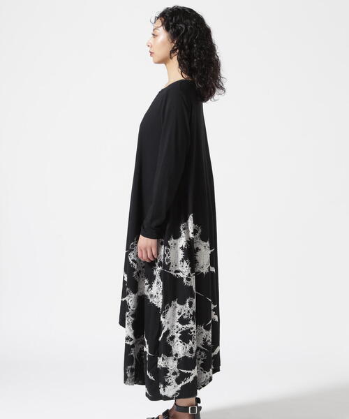 KMRii（ケムリ）の「KMRii/ケムリ/Cross ×Magnolia AsymmeMaxi OP/クロス×マグノリア アシメマキシワンピース（ワンピース・レディース・ブラック・1）」の4枚目の写真