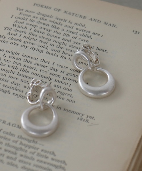 【3for1500】【SOLD】【再販】2連リング イヤリング シルバー セール】マットメタルダブルリングイヤリング（イヤリング）｜Three