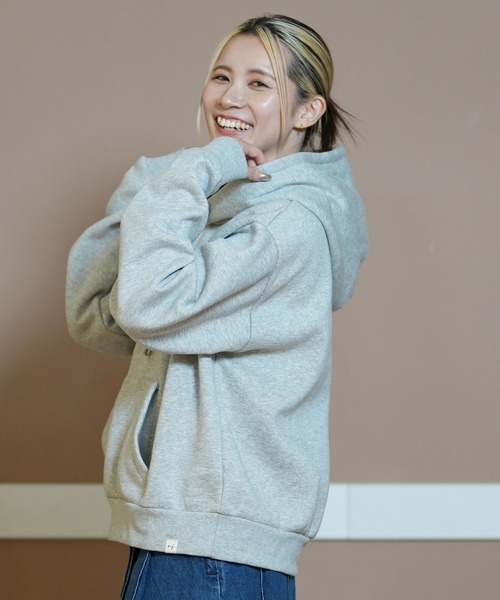 ムラサキスポーツ(ムラサキスポーツ)の「RIKKA FEMME/リッカファム パーカー ショート丈パーカー RF24FW24(パーカー・レディース・オレンジ/グレー/オフホワイト・FREE)」の10枚目の写真