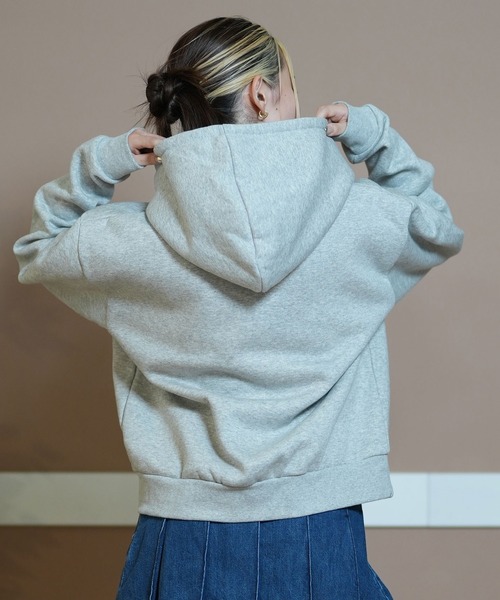 ムラサキスポーツ(ムラサキスポーツ)の「RIKKA FEMME/リッカファム パーカー ショート丈パーカー RF24FW24(パーカー・レディース・オレンジ/グレー/オフホワイト・FREE)」の11枚目の写真