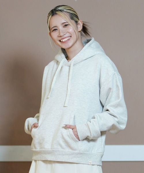 ムラサキスポーツ(ムラサキスポーツ)の「RIKKA FEMME/リッカファム パーカー ショート丈パーカー RF24FW24(パーカー・レディース・オレンジ/グレー/オフホワイト・FREE)」の4枚目の写真