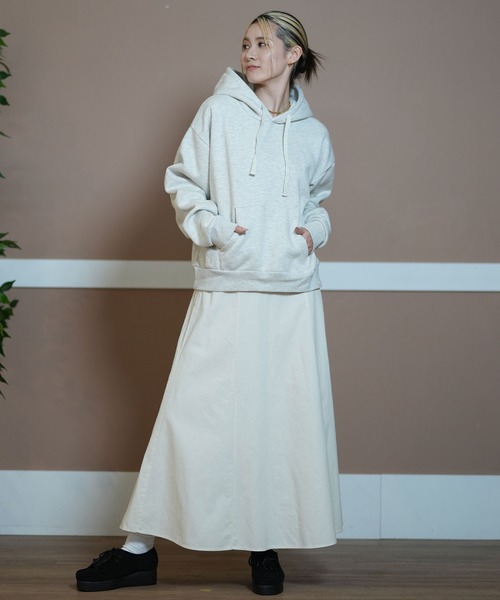 ムラサキスポーツ(ムラサキスポーツ)の「RIKKA FEMME/リッカファム パーカー ショート丈パーカー RF24FW24(パーカー・レディース・オレンジ/グレー/オフホワイト・FREE)」の6枚目の写真