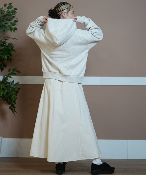 ムラサキスポーツ(ムラサキスポーツ)の「RIKKA FEMME/リッカファム パーカー ショート丈パーカー RF24FW24(パーカー・レディース・オレンジ/グレー/オフホワイト・FREE)」の7枚目の写真