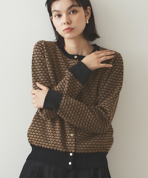 OPAQUE.CLIP（オペークドットクリップ）の「◆幾何学柄ジャカード ニットカーディガン【洗濯機洗い可/抗ピル】（カーディガン/ボレロ・レディース・キャメル/ホワイト系1・40/38/42）」の2枚目の写真