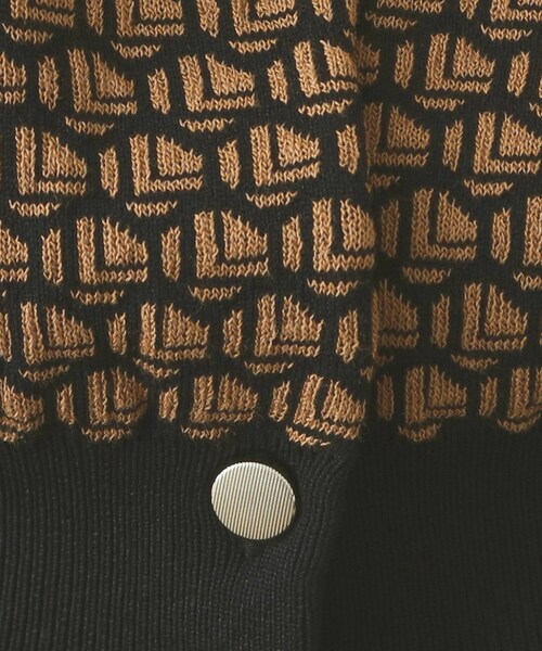 OPAQUE.CLIP（オペークドットクリップ）の「◆幾何学柄ジャカード ニットカーディガン【洗濯機洗い可/抗ピル】（カーディガン/ボレロ・レディース・キャメル/ホワイト系1・40/38/42）」の6枚目の写真