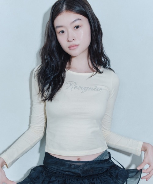 FCMM(エフシーエムエム)の「RHINESTONE L/S TEE/ラインストーンロングスリーブT(Tシャツ/カットソー・レディース・ホワイト/ブラック/グレー・MEDIUM/SMALL)」の2枚目の写真