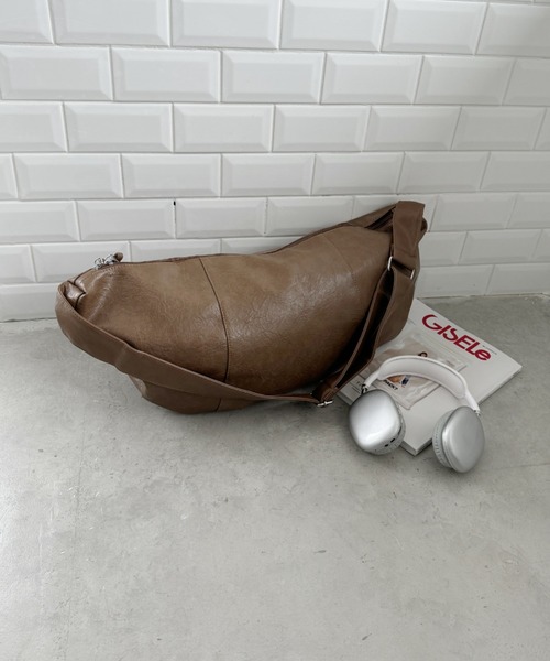 CTHY ビックハーフムーンショルダーバック ブラウン、 CTHY ビックハーフムーンショルダーバック ブラウン、 - メルカリ