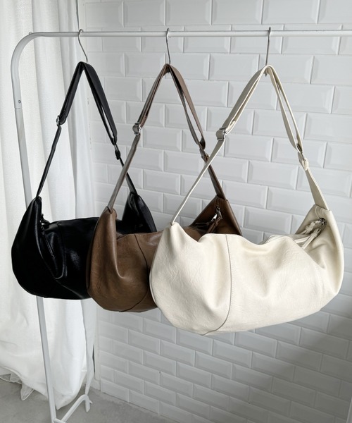 セール】ハーフムーンPUビッグショルダーバッグ（ショルダー