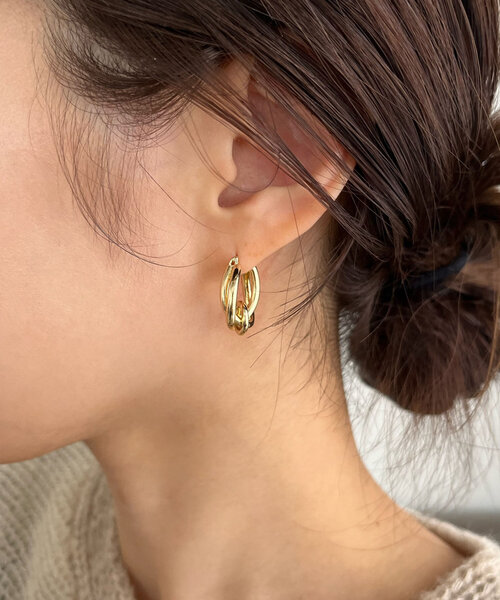 CAPRICIEUX LE'MAGE（カプリシューレマージュ）の「〈GOLDY/ゴールディ〉ツイストフープピアス（ピアス（両耳用）・レディース・ゴールド/シルバー・FREE）」の2枚目の写真