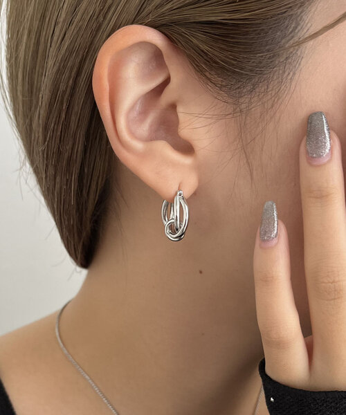 CAPRICIEUX LE'MAGE（カプリシューレマージュ）の「〈GOLDY/ゴールディ〉ツイストフープピアス（ピアス（両耳用）・レディース・ゴールド/シルバー・FREE）」の3枚目の写真