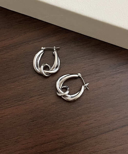 CAPRICIEUX LE'MAGE（カプリシューレマージュ）の「〈GOLDY/ゴールディ〉ツイストフープピアス（ピアス（両耳用）・レディース・ゴールド/シルバー・FREE）」の5枚目の写真