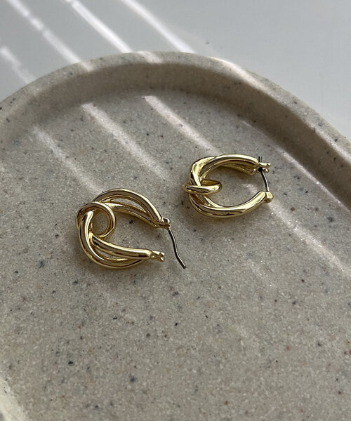 CAPRICIEUX LE'MAGE（カプリシューレマージュ）の「〈GOLDY/ゴールディ〉ツイストフープピアス（ピアス（両耳用）・レディース・ゴールド/シルバー・FREE）」の7枚目の写真
