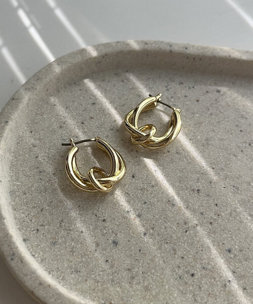 CAPRICIEUX LE'MAGE（カプリシューレマージュ）の「〈GOLDY/ゴールディ〉ツイストフープピアス（ピアス（両耳用）・レディース・ゴールド/シルバー・FREE）」の8枚目の写真