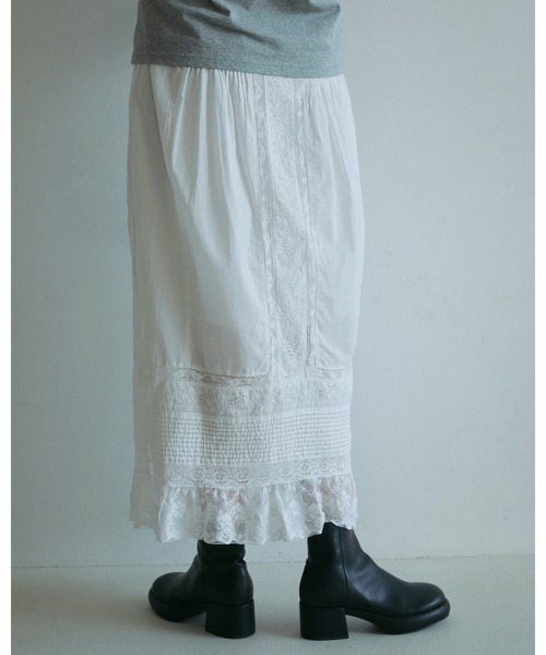 anuke（アンヌーク）の「Tuck Lace Skirt（スカート・レディース・ホワイト/ブラック・FREE）」の5枚目の写真