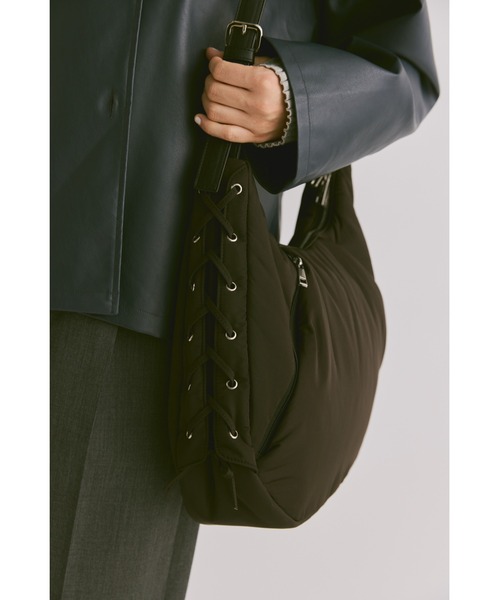 un/neu（アンノイ）の「レースアップパテッドラウンドショルダー（ショルダーバッグ・レディース・ブラウン/ブラック/アイボリー・FREE）」の15枚目の写真