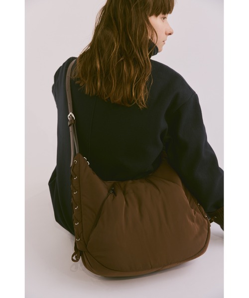 un/neu（アンノイ）の「レースアップパテッドラウンドショルダー（ショルダーバッグ・レディース・ブラウン/ブラック/アイボリー・FREE）」の20枚目の写真