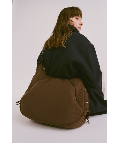 un/neu（アンノイ）の「レースアップパテッドラウンドショルダー（ショルダーバッグ・レディース・ブラウン/ブラック/アイボリー・FREE）」の18枚目の写真