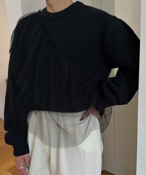 I_am(アイアム)の「asymmetry tulle docking knit / アシンメトリーチュールドッキングニット(ニット/セーター・レディース・チャコール/ブラック/アイボリー・FREE)」の2枚目の写真