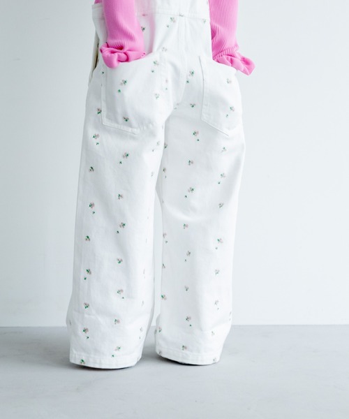 LOWRYS FARM(ローリーズファーム)の「フラワーオーバーオール 260005(サロペット/オーバーオール・キッズ・オフホワイト・150cm/140cm/130cm/120cm/110cm)」の12枚目の写真