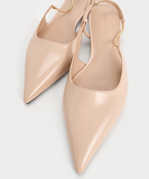 CHARLES & KEITH(チャールズ & キース)の「チェーンアクセント ポインテッドトゥスリングバックフラット(パンプス・レディース・アイボリー/ブラック系その他7・22.5cm/23cm/23.5cm/24.5cm/25cm/25.5cm)」の9枚目の写真