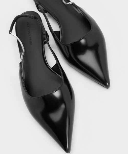 CHARLES & KEITH(チャールズ & キース)の「チェーンアクセント ポインテッドトゥスリングバックフラット(パンプス・レディース・アイボリー/ブラック系その他7・22.5cm/23cm/23.5cm/24.5cm/25cm/25.5cm)」の5枚目の写真