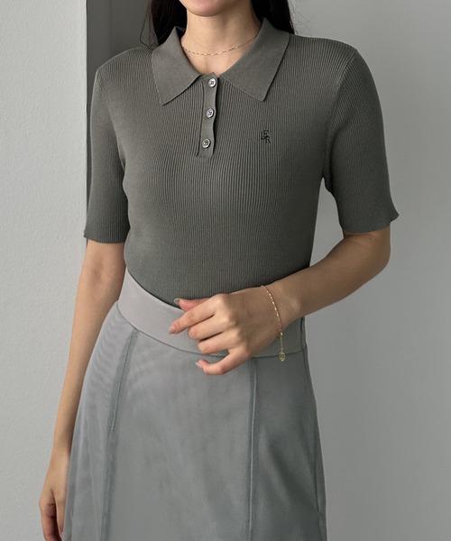 Louere（ルエレ）の「ロゴ刺繍半袖リブニットポロ（ニット/セーター・レディース・ネイビー/チャコール/アイボリー/ブラック系その他2/ブラック系その他・SMALL/MEDIUM/LARGE/X-LARGE）」の6枚目の写真