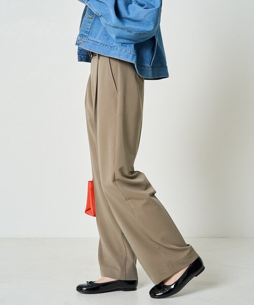 FREAK'S STORE（フリークスストア）の「限定展開　タックストレートパンツ（セット対応）（スラックス・レディース・ナチュラル/チャコール/ベージュ/ブラック・SMALL/MEDIUM）」の16枚目の写真