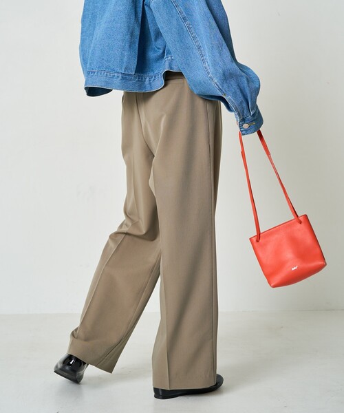 FREAK'S STORE（フリークスストア）の「限定展開　タックストレートパンツ（セット対応）（スラックス・レディース・ナチュラル/チャコール/ベージュ/ブラック・SMALL/MEDIUM）」の15枚目の写真