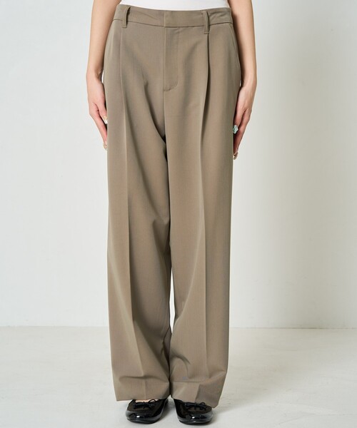 FREAK'S STORE（フリークスストア）の「限定展開　タックストレートパンツ（セット対応）（スラックス・レディース・ナチュラル/チャコール/ベージュ/ブラック・SMALL/MEDIUM）」の13枚目の写真