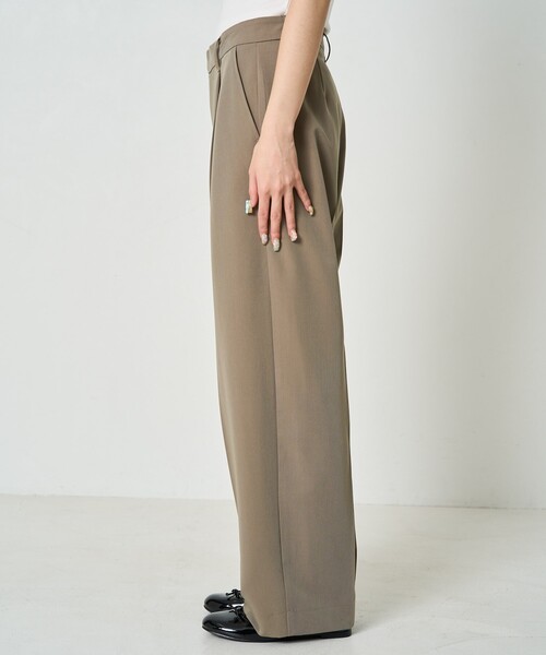 FREAK'S STORE（フリークスストア）の「限定展開　タックストレートパンツ（セット対応）（スラックス・レディース・ナチュラル/チャコール/ベージュ/ブラック・SMALL/MEDIUM）」の12枚目の写真