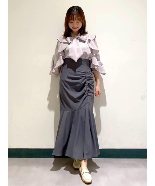 AND COUTURE(アンドクチュール)の「アシメギャザーマーメイドスカート(スカート・レディース・チャコールグレー/ベージュ/ネイビー・SMALL/MEDIUM)」の4枚目の写真