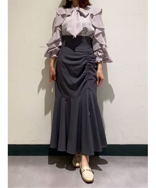 AND COUTURE(アンドクチュール)の「アシメギャザーマーメイドスカート(スカート・レディース・チャコールグレー/ベージュ/ネイビー・SMALL/MEDIUM)」の5枚目の写真