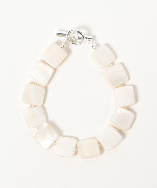 ROSETTA PRAYER（ロゼッタプレア）の「ROSETTA PRAYER / PEARL SHELL BRACELET（ブレスレット・レディース・ホワイト・ONE SIZE）」の2枚目の写真