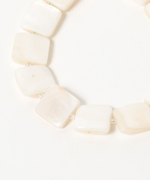 ROSETTA PRAYER（ロゼッタプレア）の「ROSETTA PRAYER / PEARL SHELL BRACELET（ブレスレット・レディース・ホワイト・ONE SIZE）」の3枚目の写真