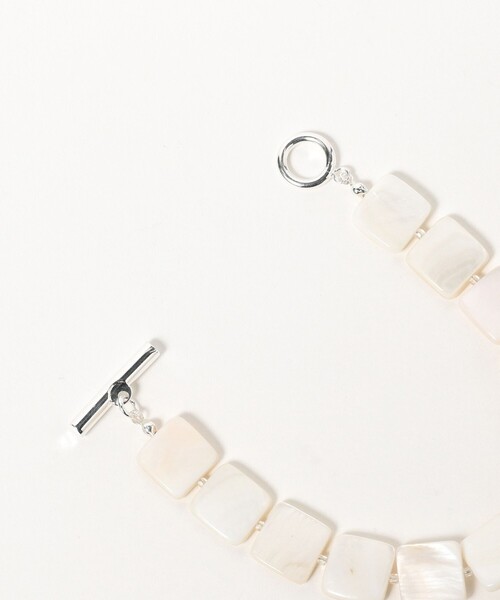 ROSETTA PRAYER（ロゼッタプレア）の「ROSETTA PRAYER / PEARL SHELL BRACELET（ブレスレット・レディース・ホワイト・ONE SIZE）」の4枚目の写真