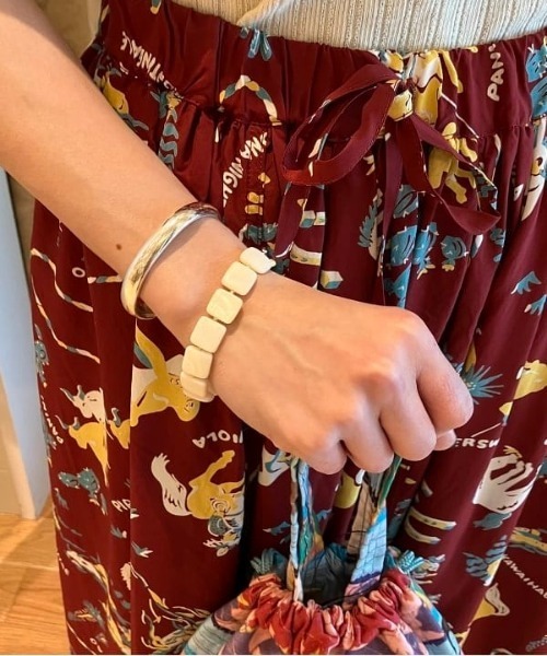 ROSETTA PRAYER（ロゼッタプレア）の「ROSETTA PRAYER / PEARL SHELL BRACELET（ブレスレット・レディース・ホワイト・ONE SIZE）」の6枚目の写真