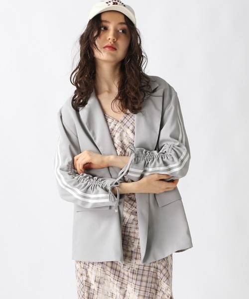 FOREVER 21(フォーエバー トゥエンティーワン)の「【2025SS】袖シャーリングラインジャケット(テーラードジャケット・レディース・グレー/ナチュラル・FREE)」の11枚目の写真