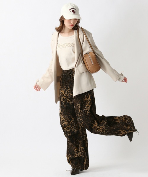 FOREVER 21(フォーエバー トゥエンティーワン)の「【2025SS】袖シャーリングラインジャケット(テーラードジャケット・レディース・グレー/ナチュラル・FREE)」の14枚目の写真