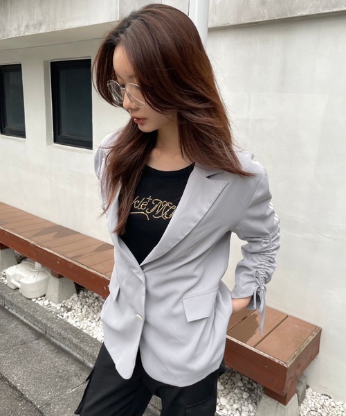 FOREVER 21(フォーエバー トゥエンティーワン)の「【2025SS】袖シャーリングラインジャケット(テーラードジャケット・レディース・グレー/ナチュラル・FREE)」の3枚目の写真