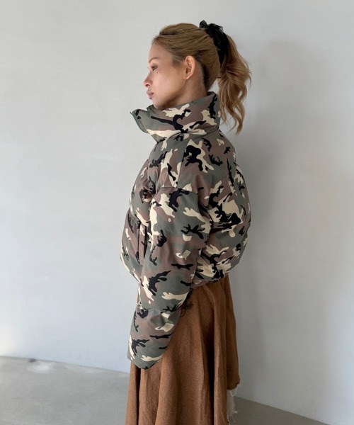SANSeLF(サンセルフ)の「【SANSeLF】 カモフラージュショートダウンジャケット ドローコード クロップド丈 sanw25a007(ダウンジャケット/コート・レディース・カモフラージュ・FREE)」の3枚目の写真