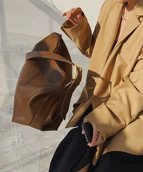 c.u.l(シーユーエル)の「大容量 斜め掛け メッセンジャー ショルダーバッグ cula1079(ショルダーバッグ・レディース・アイボリー/ブラック/ブラウン/グレー/レッド・FREE)」の4枚目の写真