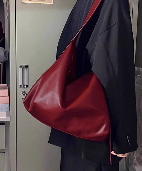 c.u.l(シーユーエル)の「大容量 斜め掛け メッセンジャー ショルダーバッグ cula1079(ショルダーバッグ・レディース・アイボリー/ブラック/ブラウン/グレー/レッド・FREE)」の5枚目の写真