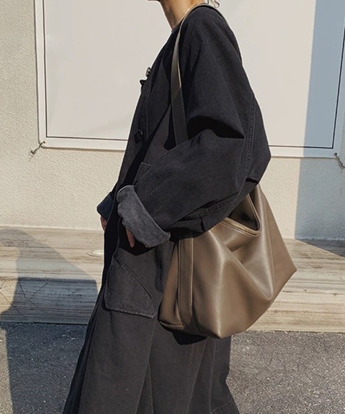 c.u.l(シーユーエル)の「大容量 斜め掛け メッセンジャー ショルダーバッグ cula1079(ショルダーバッグ・レディース・アイボリー/ブラック/ブラウン/グレー/レッド・FREE)」の10枚目の写真